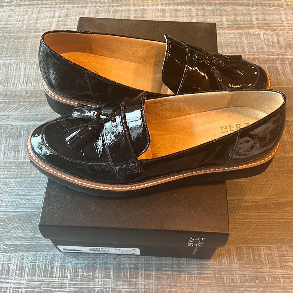 Naturalizer patent flats